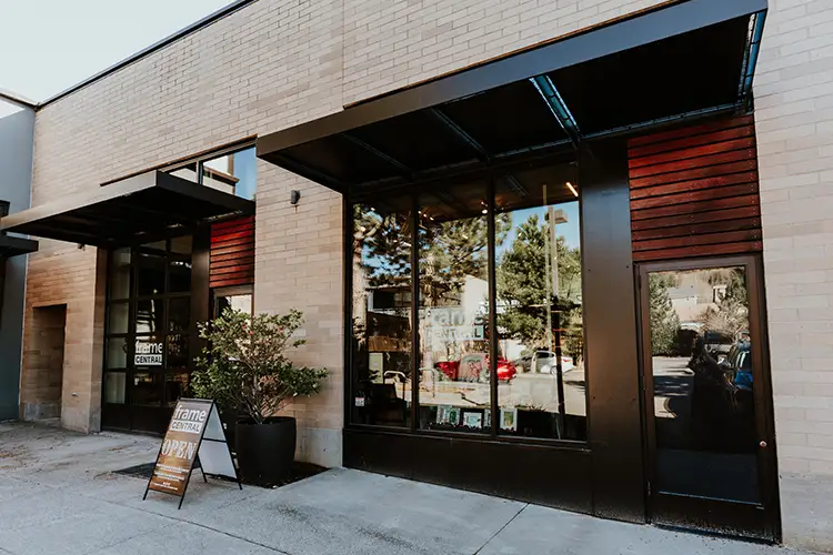 Macadam Frame Central